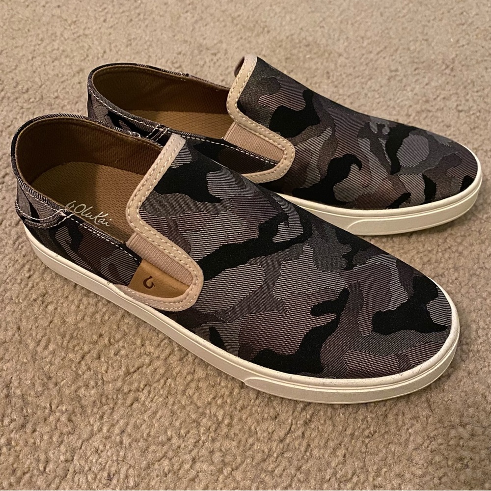NWOT OluKai Womens Slip On Camo Sneakers